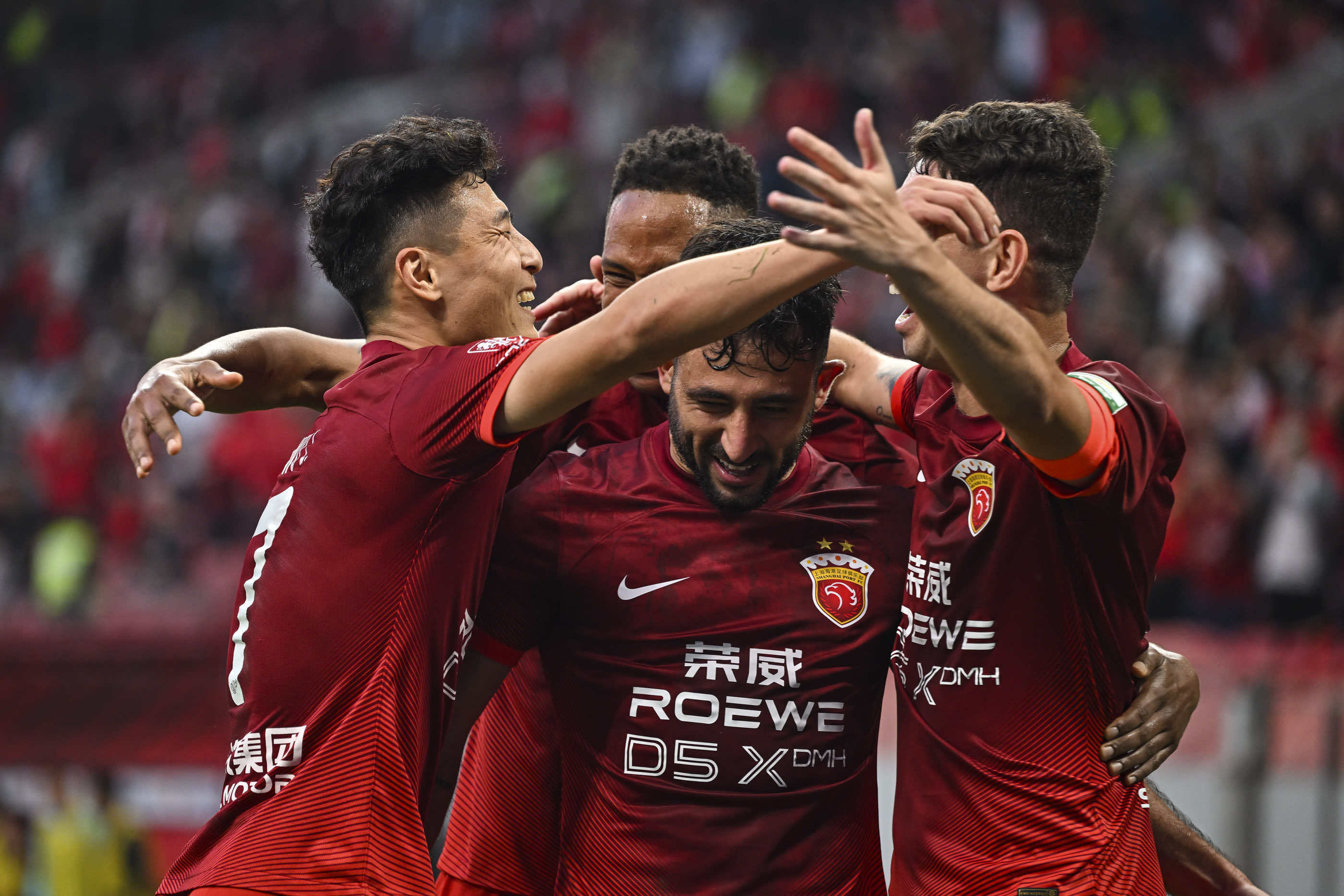 开云APP安装包下载上海海港发布备战花絮,集结日再遭质疑,法国杯任务艰巨,轮换策略成焦点的简单介绍