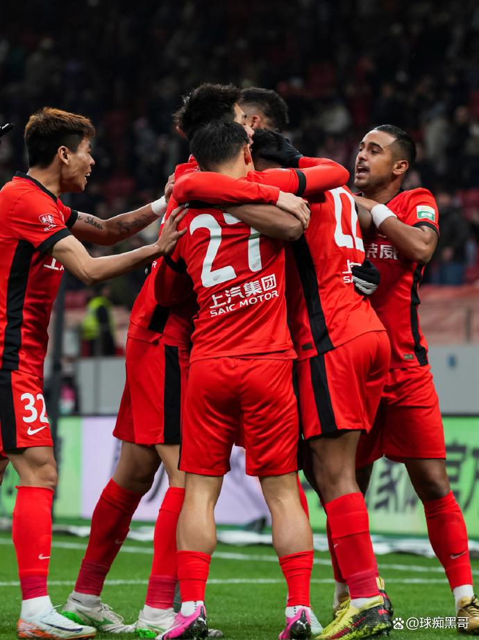 开云APP安装包下载上海海港发布备战花絮,集结日再遭质疑,法国杯任务艰巨,轮换策略成焦点的简单介绍